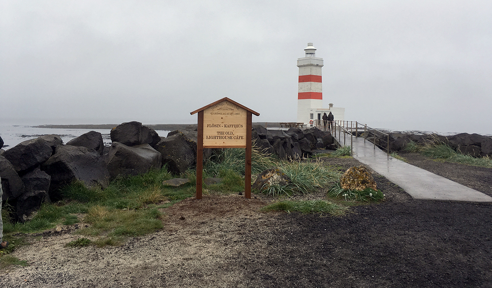 A café out on the jetty, looking like a smaller lighthouse