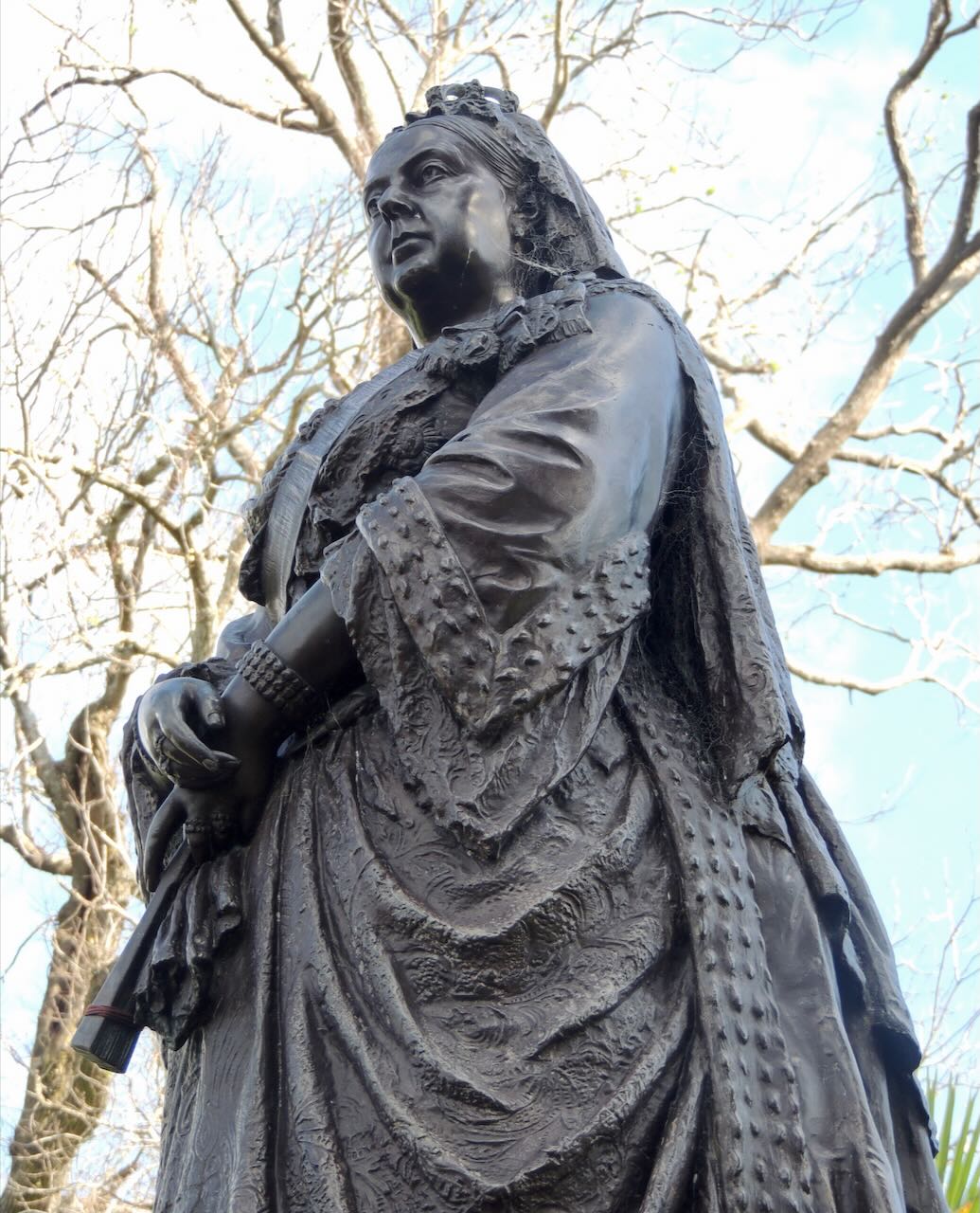 Queen Victoria Statue in Albert Park